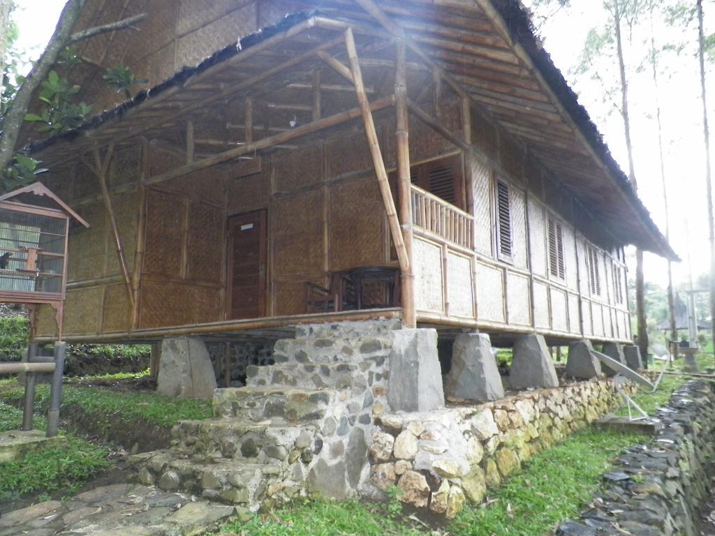 Villa Kampung Karuhun Sutan Raja Bandung Værelse billede