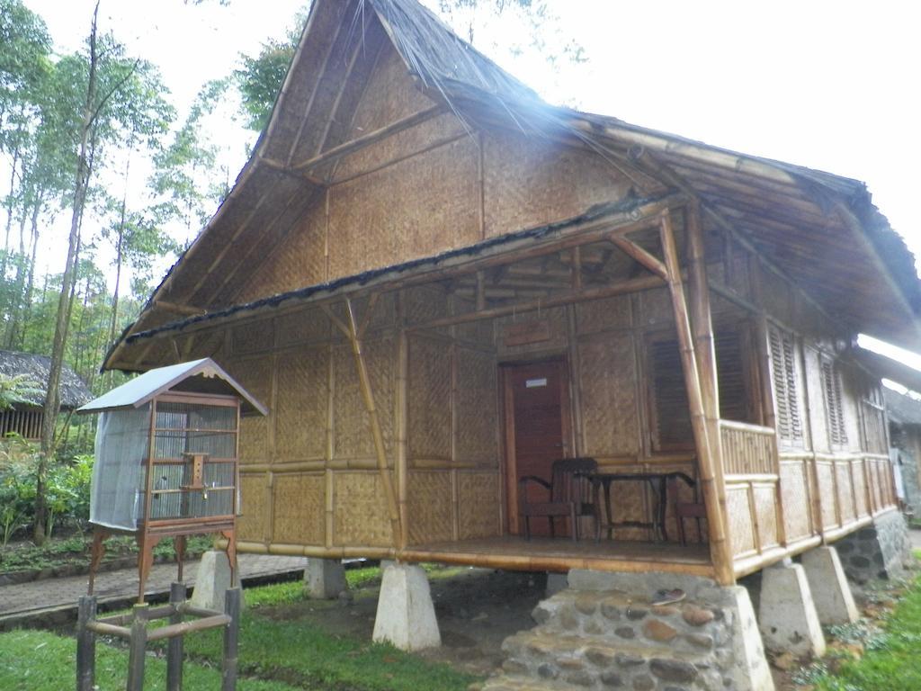 Villa Kampung Karuhun Sutan Raja Bandung Værelse billede