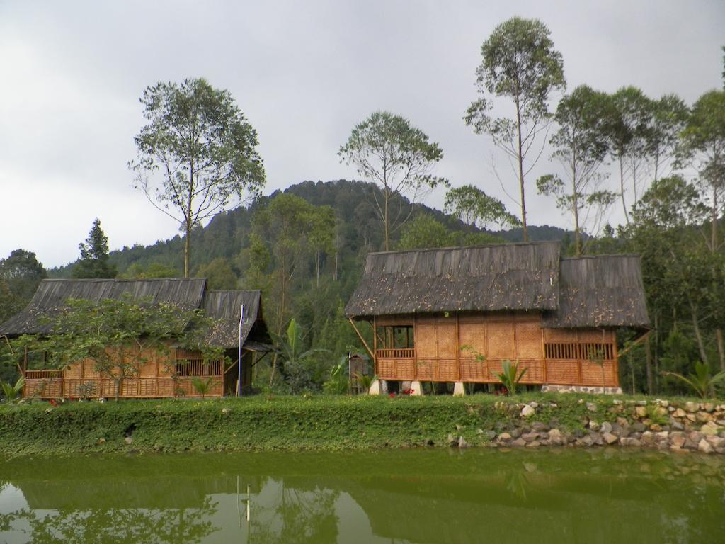 Villa Kampung Karuhun Sutan Raja Bandung Eksteriør billede
