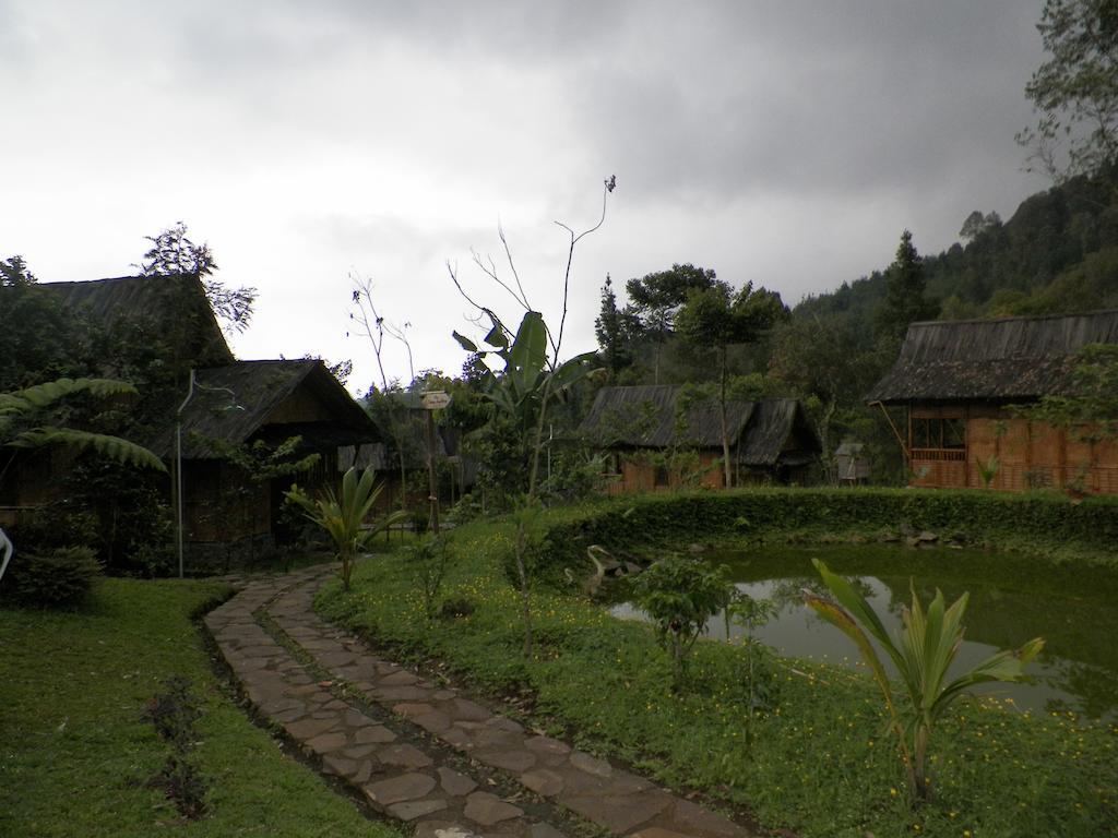 Villa Kampung Karuhun Sutan Raja Bandung Eksteriør billede