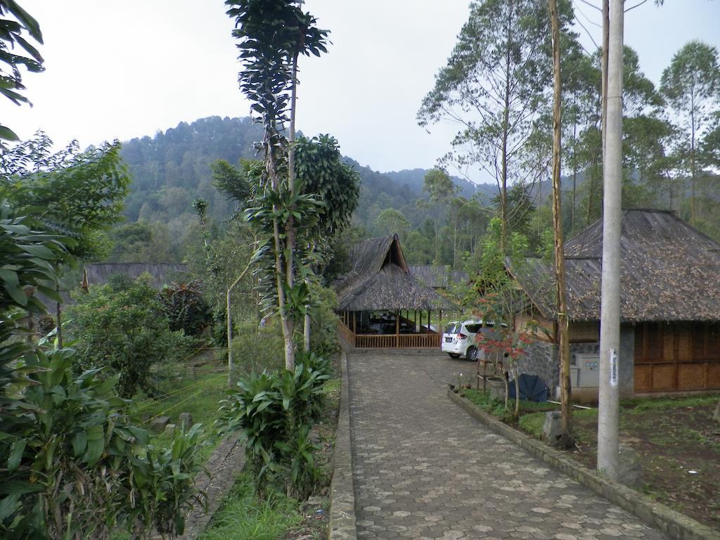 Villa Kampung Karuhun Sutan Raja Bandung Eksteriør billede