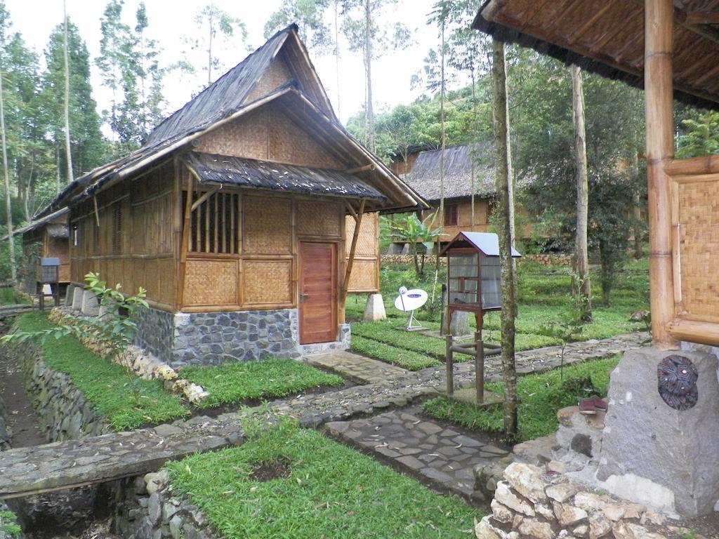 Villa Kampung Karuhun Sutan Raja Bandung Eksteriør billede