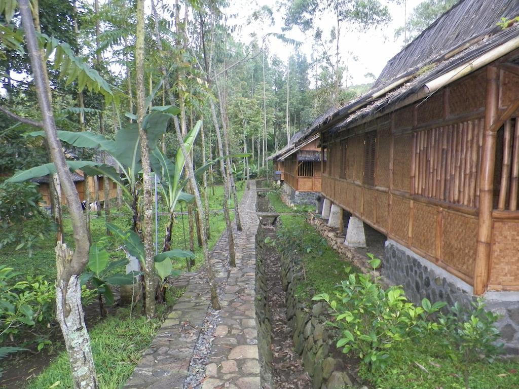 Villa Kampung Karuhun Sutan Raja Bandung Eksteriør billede