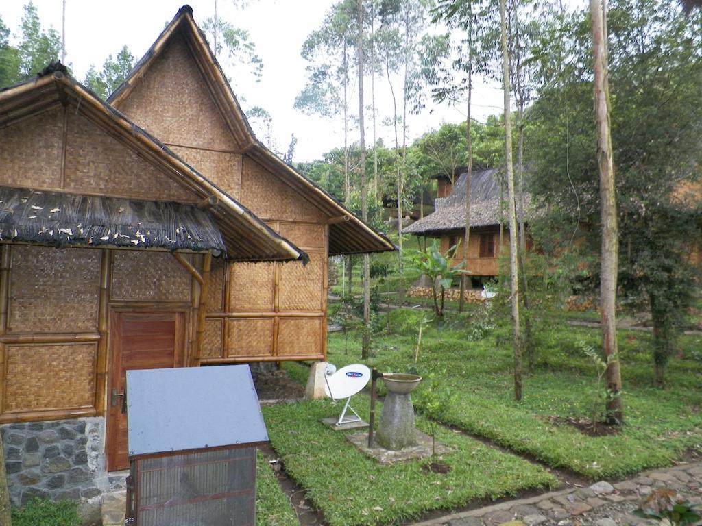 Villa Kampung Karuhun Sutan Raja Bandung Eksteriør billede