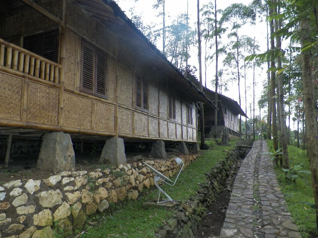 Villa Kampung Karuhun Sutan Raja Bandung Eksteriør billede